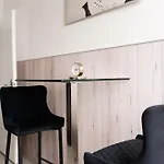 Lägenhet Junik Im Stadtzentrum