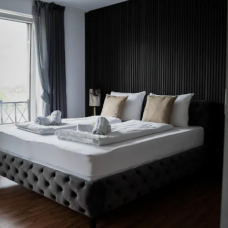 Junik Im Stadtzentrum *