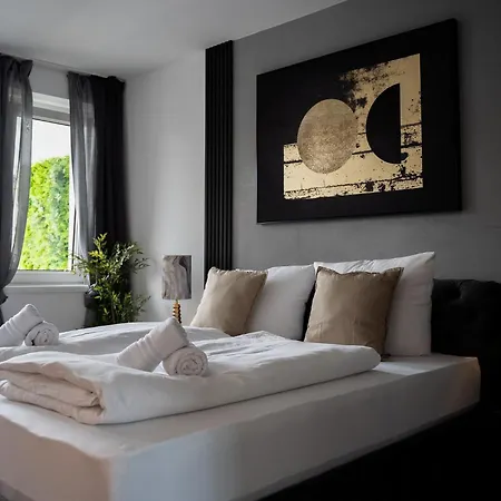 Junik Im Stadtzentrum *